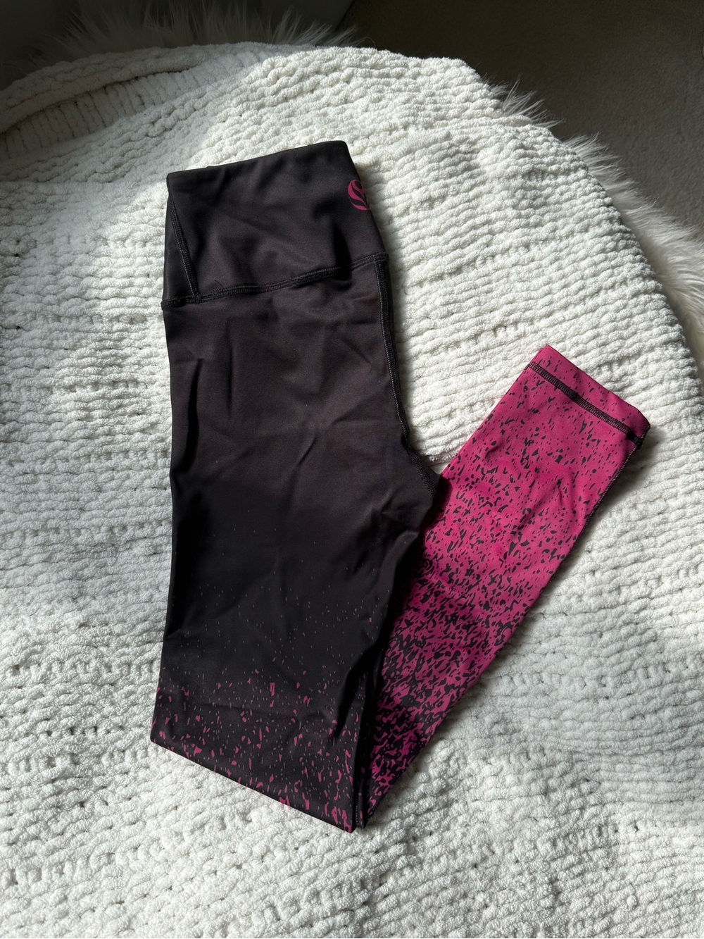 Women’s Miami Fitwear Leggings - Magenta pattern